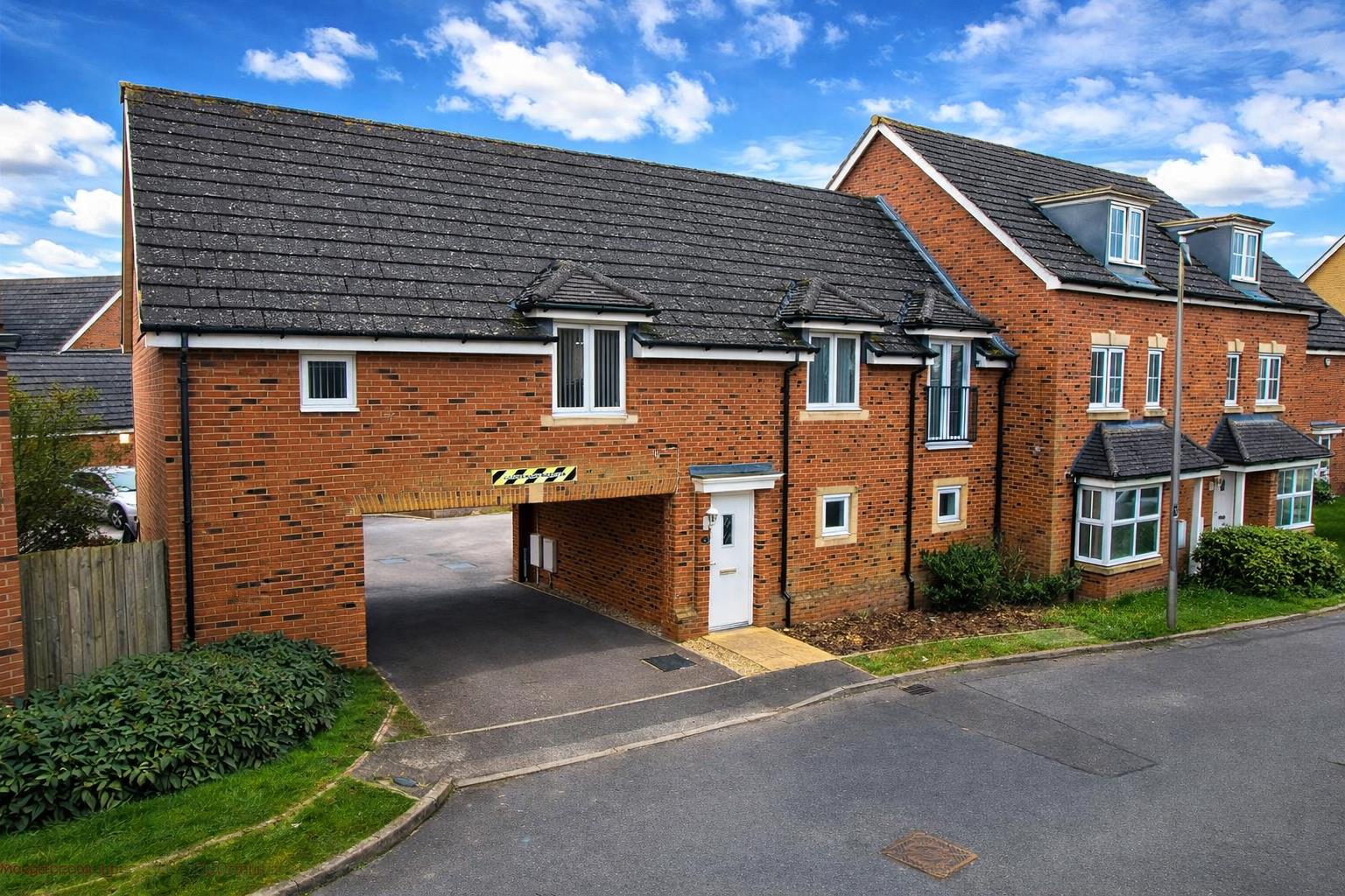 2 bed property in Keel Way, Milton Keynes